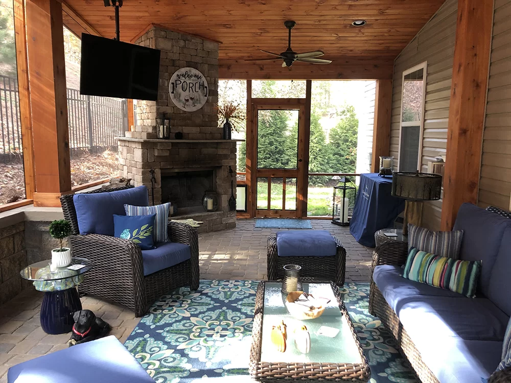 A screened cedar porch with blue furniture